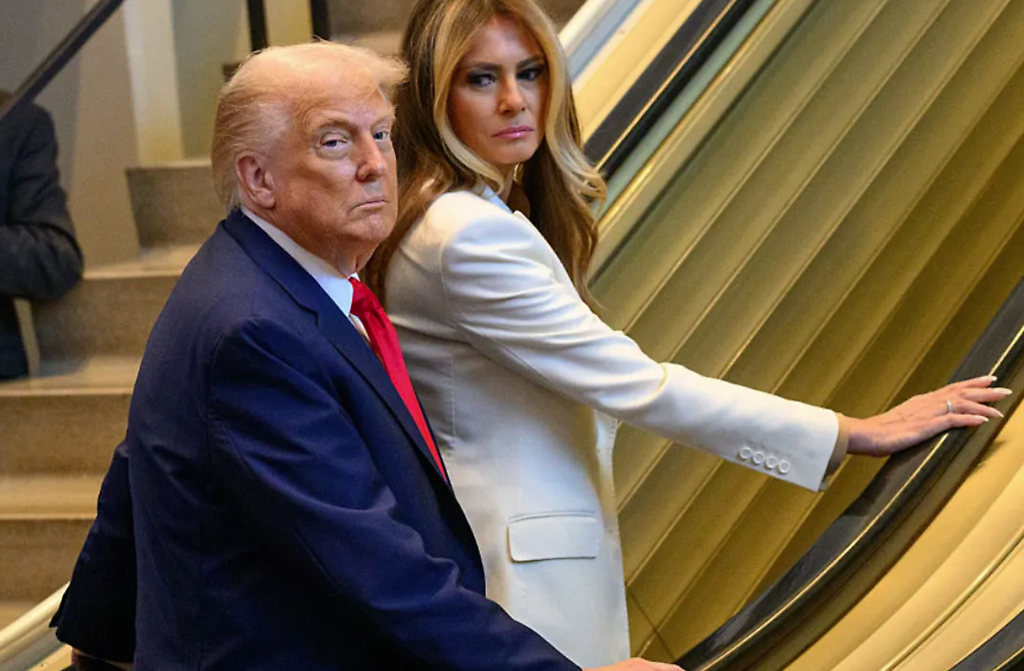 Trump kritiziral Združene narode in Evropo, dogodek z eskalatorjem sprožil preiskavo