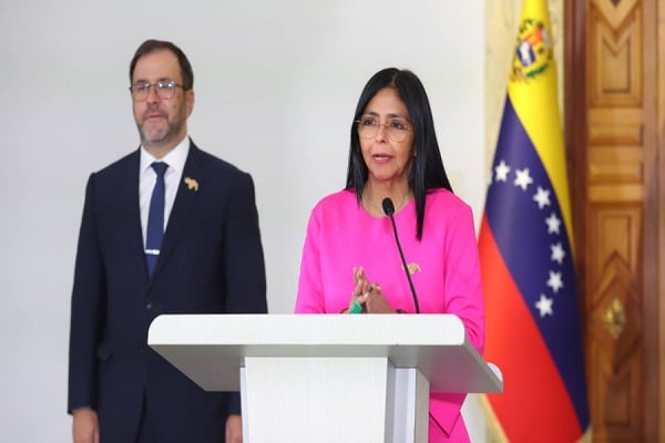"Esta agresión es una violación del Derecho Internacional y los Derechos Humanos, y se enmarca en un intento por obstaculizar nuestra actividad productiva y desarrollo económico", expresó la vicepresidenta Delcy Rodríguez.