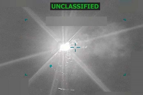 Fotografía de archivo, del 14 de octubre de 2025, de una captura de pantalla de un video publicado en la cuenta oficial de Truth Social (@realDonaldTrump) del presidente de Estados Unidos, Donald Trump, que muestra otro ataque del Ejército estadounidense a una lancha en el Caribe. EFE/ @realdonaldtrump