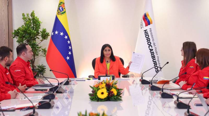 Vicepresidenta Delcy Rodríguez y la directiva de Hidrocarburos