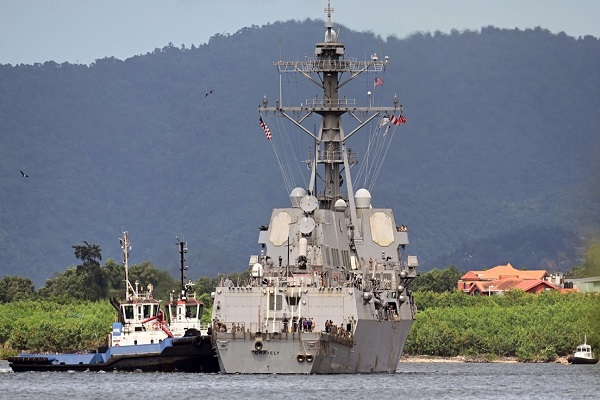 El destructor USS Gravely atraca en Puerto España, Trinidad y Tobago, el 26 de octubre de 2025.
