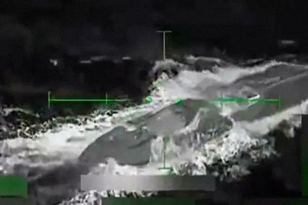 Imagen de uno de los ataques en aguas del Caribe proporcionada por EE.UU.