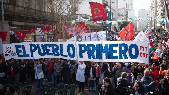 Gremios universitarios exigen mayor presupuesto en Uruguay