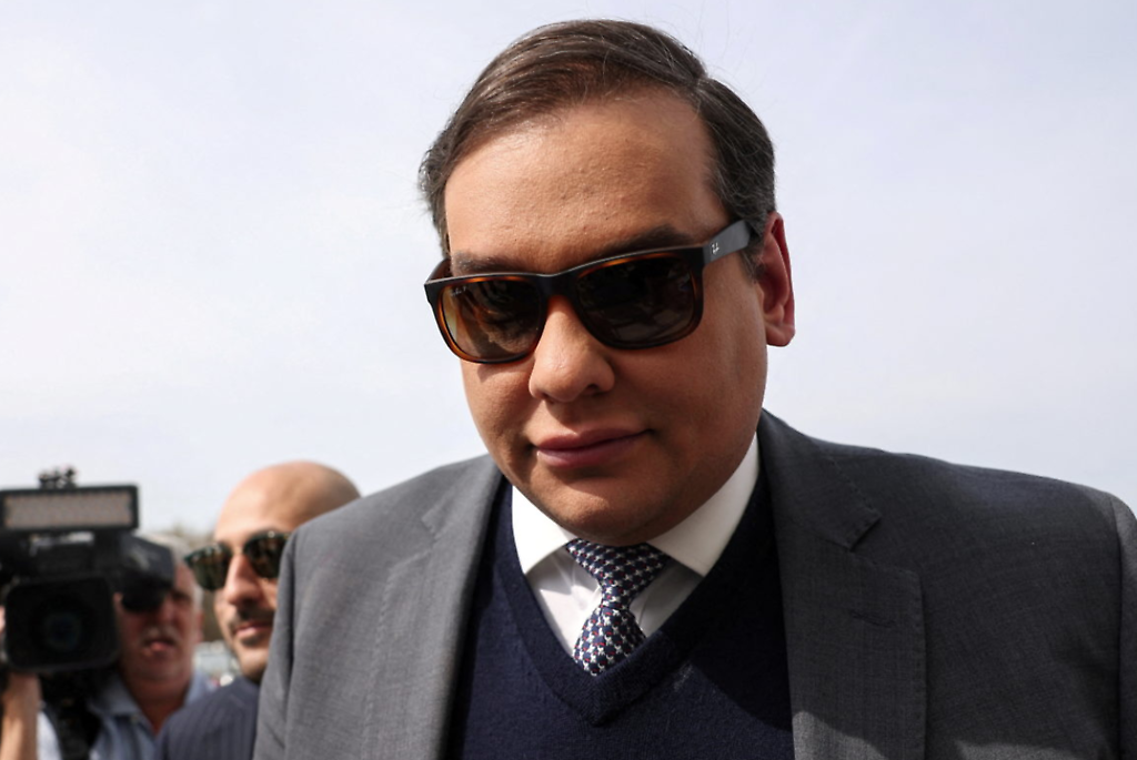 Donald Trump conmuta la sentencia de 7 años de prisión del ex-representante George Santos en un caso de fraude