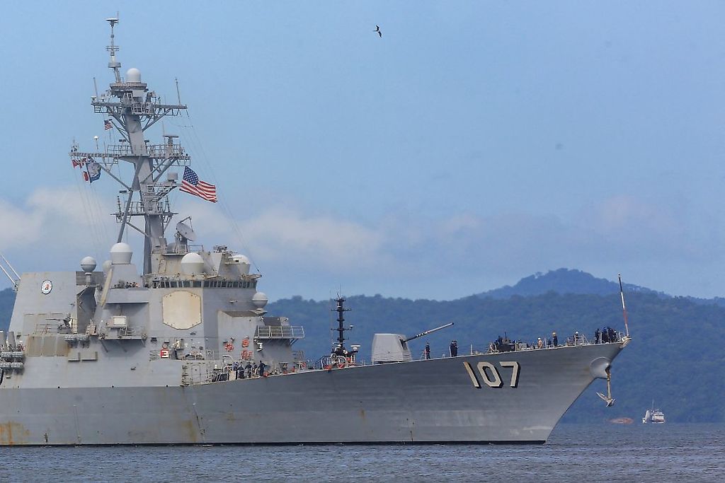 USS Gravely arriba a Trinidad