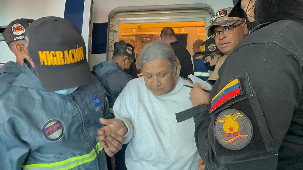 Llegan 298 venezolanos deportados de EEUU a Maiquetía