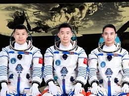 Tres astronautas chinos varados en el espacio por impacto de basura espacial a su nave