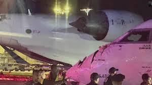 Dos aviones chocaron en aeropuerto de La Guardia en Nueva York