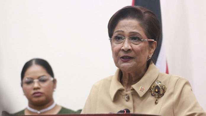 La primera ministra trinitense mantiene una postura ambigua sobre Venezuela.