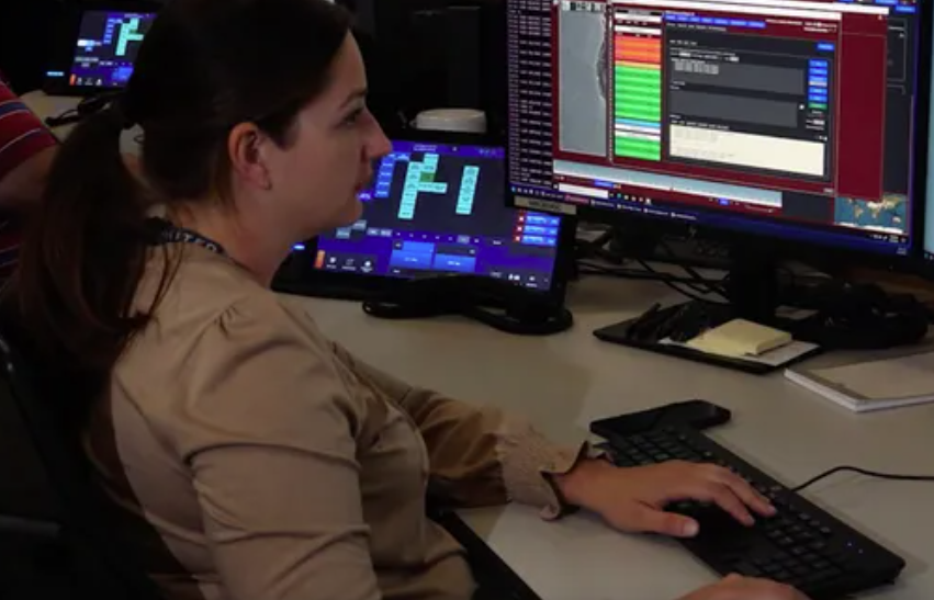 Detrás del Centro de Operaciones de la Red de United Airlines

Las instalaciones albergan a más de 2.000 empleados repartidos en 26 departamentos.