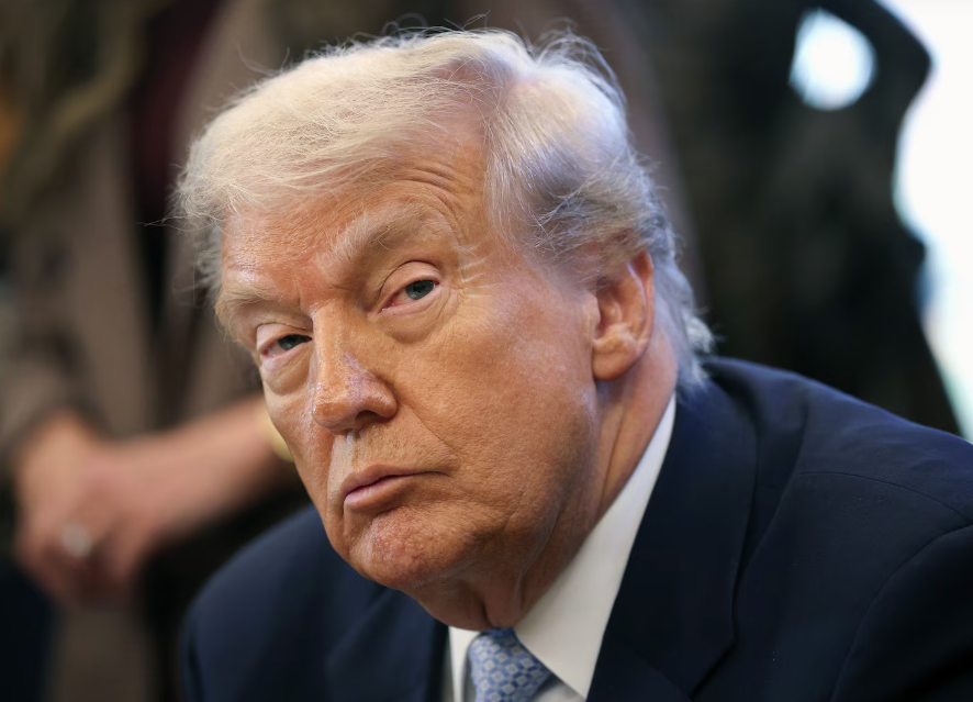 En un nuevo episodio injerencista, Donald Trump llamó al pueblo hondureño a votar por el candidato Nasry Asfura y al mismo tiempo amenazó que no colaborará con Honduras si Rixi Moncada resulta electa.