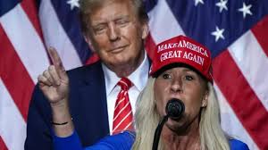 Trump arremete de manera agresiva contra su otrora aliada de MAGA y la llama "chiflada" y "traidora"