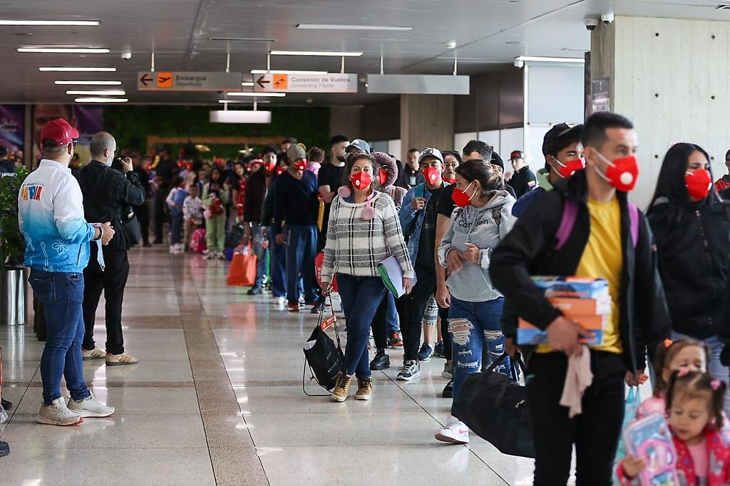 256 migrantes regresan desde México