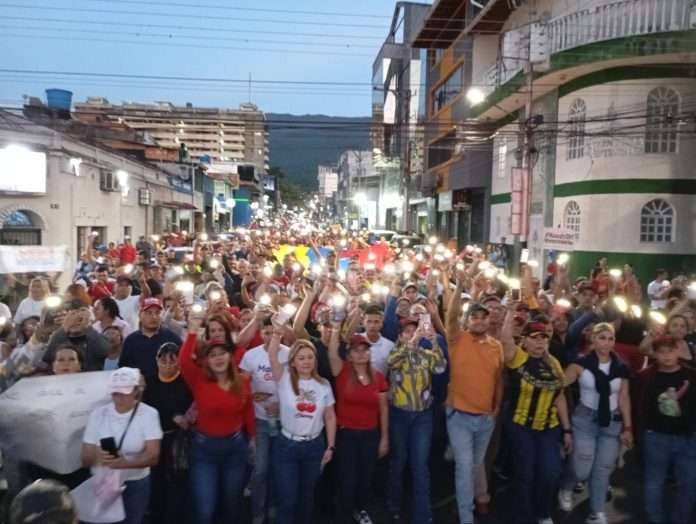 Cientos de tachirenses rechazaron las pretensiones guerreristas del gobierno de EE.UU contra Venezuela.