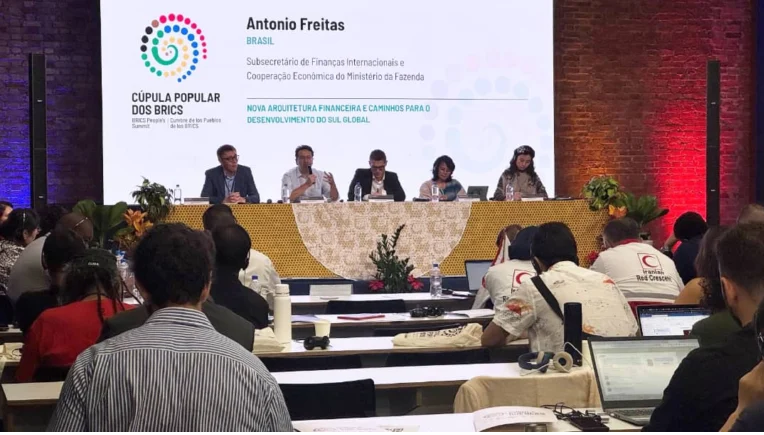 Cumbre Popular en Brasil