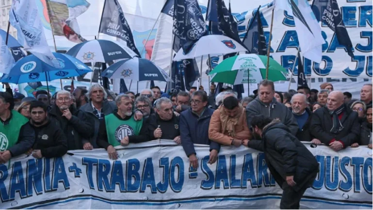 Expertos aseguran que la reforma laboral no crea puestos de trabajo: solo mejora la rentabilidad empresarial mediante mayor precarización