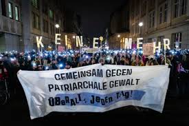 Activistas exigen la reforma de la ley penal alemana sobre delitos sexuales en una protesta celebrada en Berlín el 25 de noviembre. - Santiago Rodriguez/ Nur Ja Heisst Ja