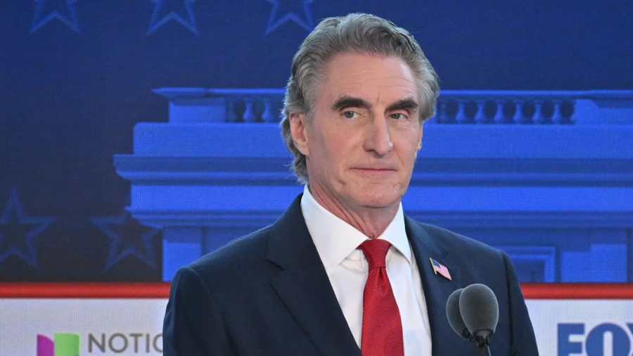 El secretario del Interior de Estados Unidos, Doug Burgum, afirmó, en una entrevista para Fox News, que las sanciones unilaterales aplicadas a la nación caribeña han provocado que la producción nacional no avance.