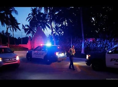 Policías desplegados en torno a la casa de Trump en Mar-a-Lago.