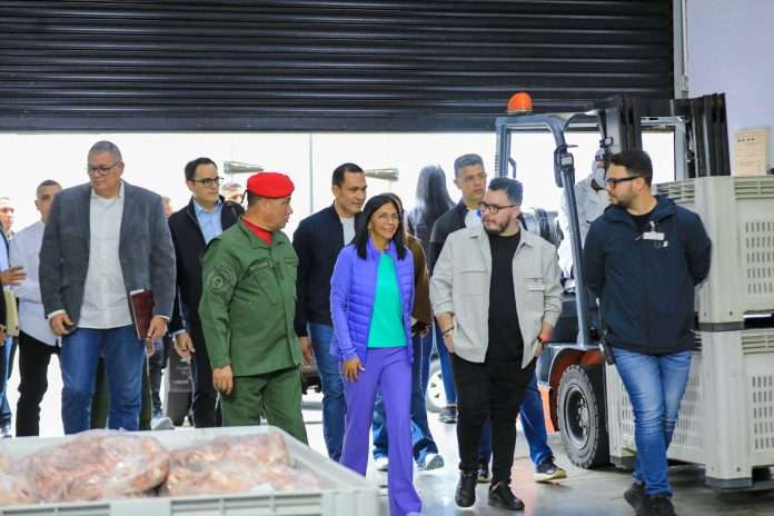 La presidenta encargada de la República, Delcy Rodríguez visitó este lunes 9 de febrero la Planta Procesadora de Alimentos L´prado.
