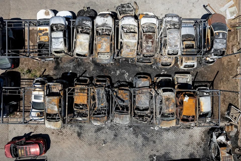 Así quedaron lo automóviles luego de la explosión